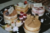 dessertbuffet met verschillende soorten gebak